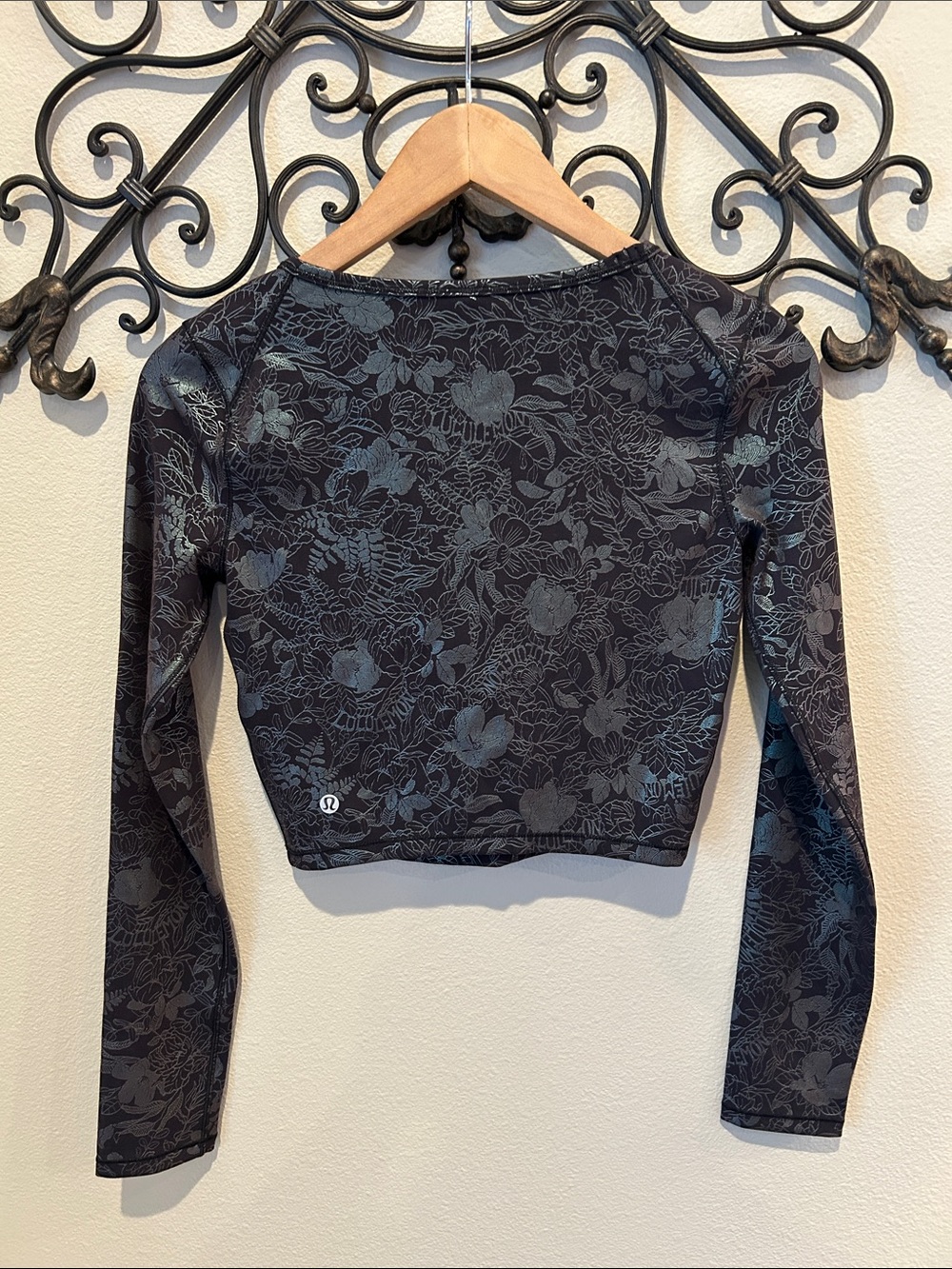 LULULEMON *FOIL* WUNDER TRAIN CROPPED LONG SLEEVE PRINTED TOP SIZE 4 - Picture 4 of 5